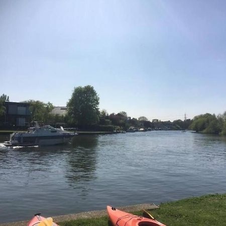 River Cabin Retreat Shepperton Exterior photo